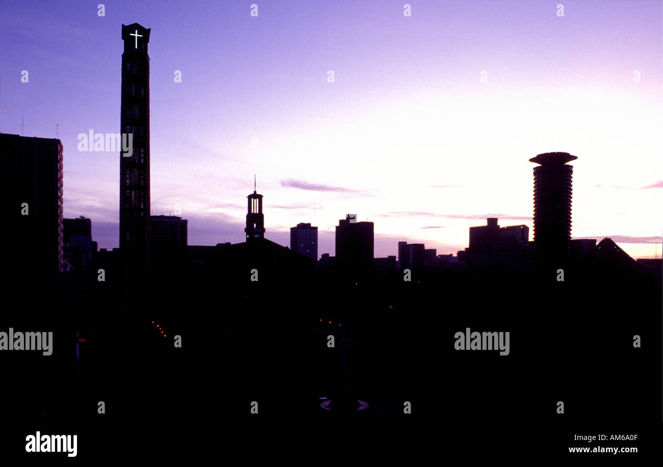 Nairobi skyline della città visto dall'Intercontinental Hotel a Alba Foto Stock