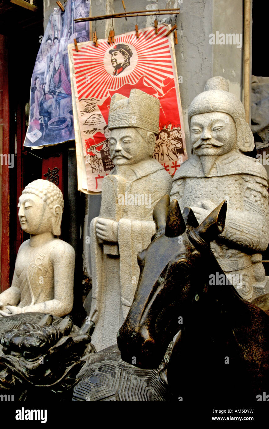 Mao e altre statue Shanghai Old Market P R della Cina Foto Stock