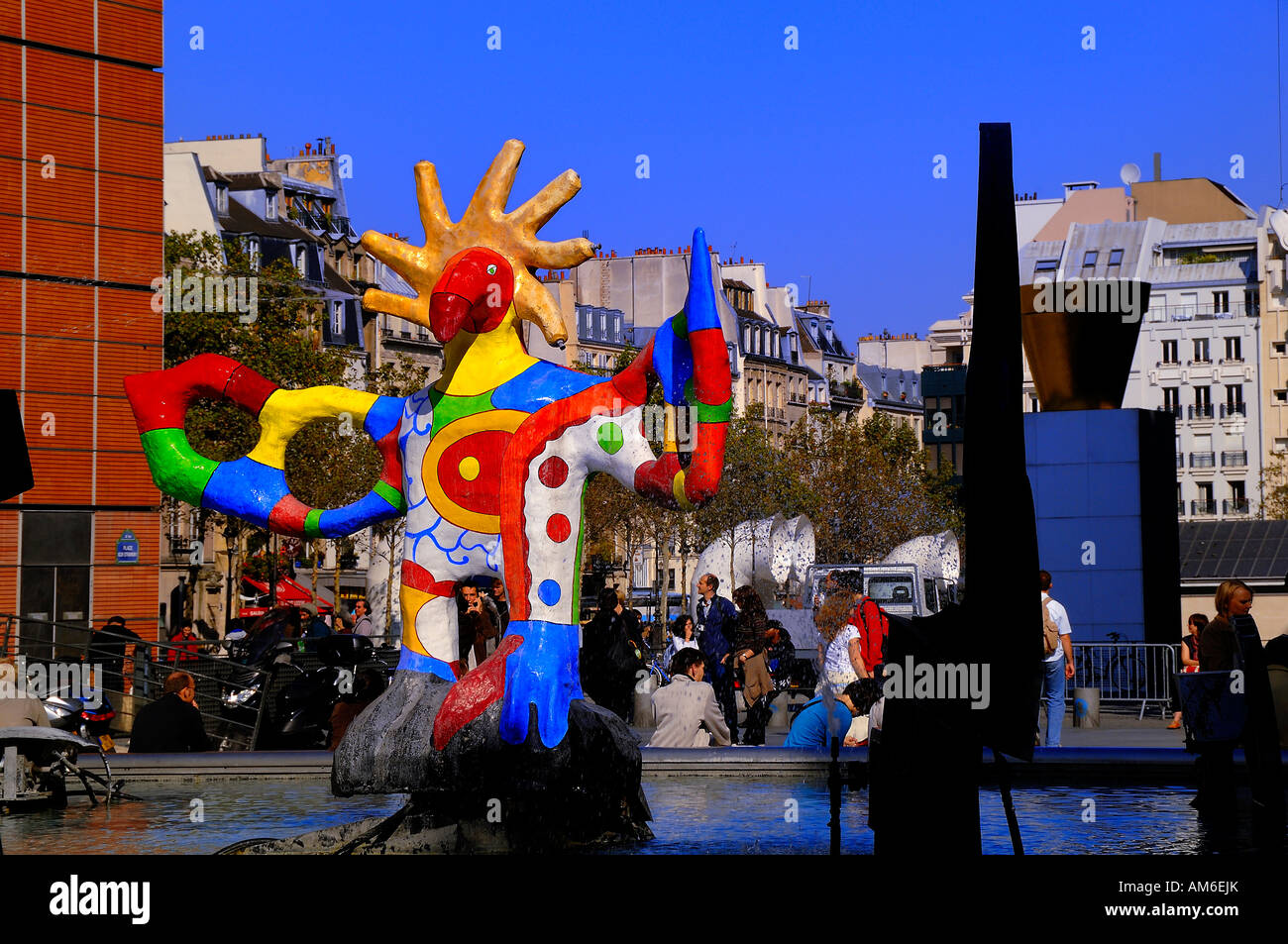 Place Igor Stravinsky, vicino al Centro Pompidou, presenta una moderna fontana parigina, Parigi, Francia Foto Stock
