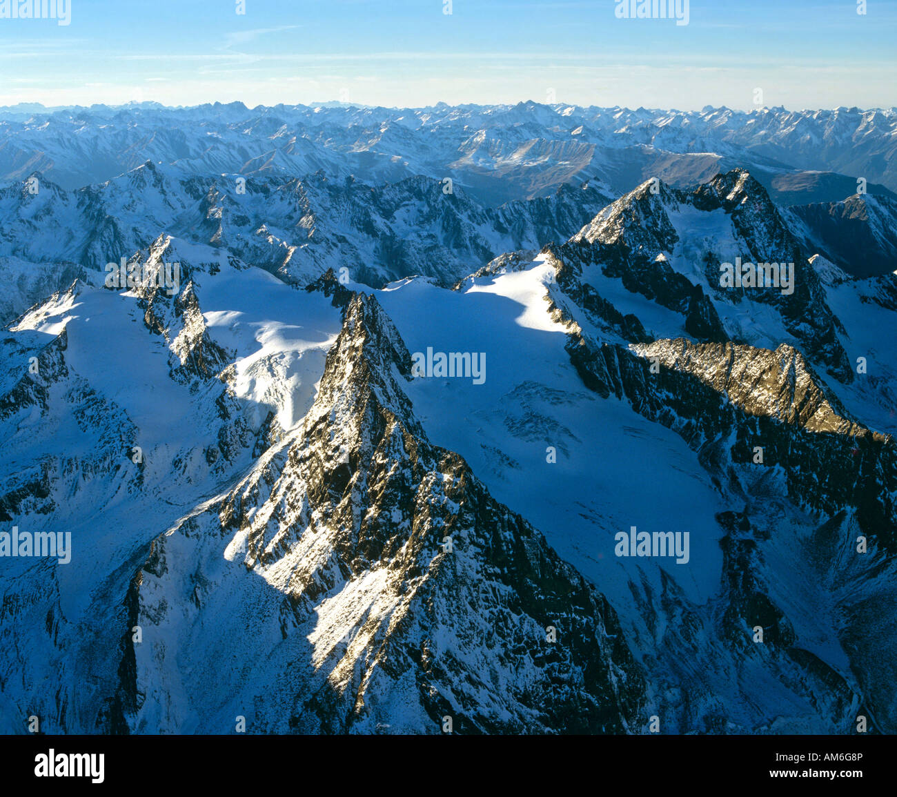 Di fronte Kaunergrat, dietro Silvretta e Verwallgruppe, Alpi Oetztal in Tirolo, Austria Foto Stock