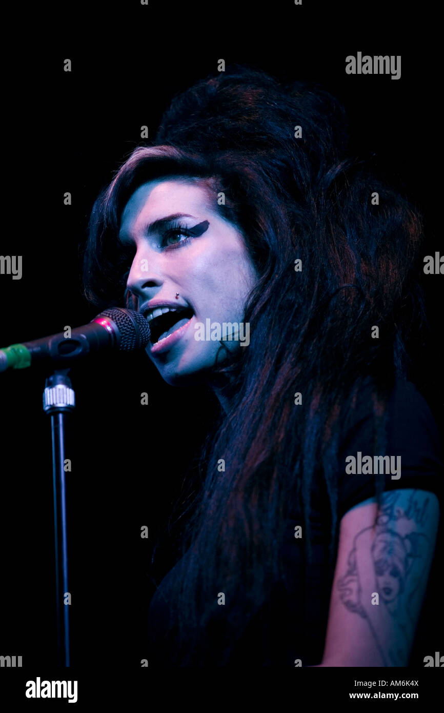 Amy Winehouse performing live Foto Stock