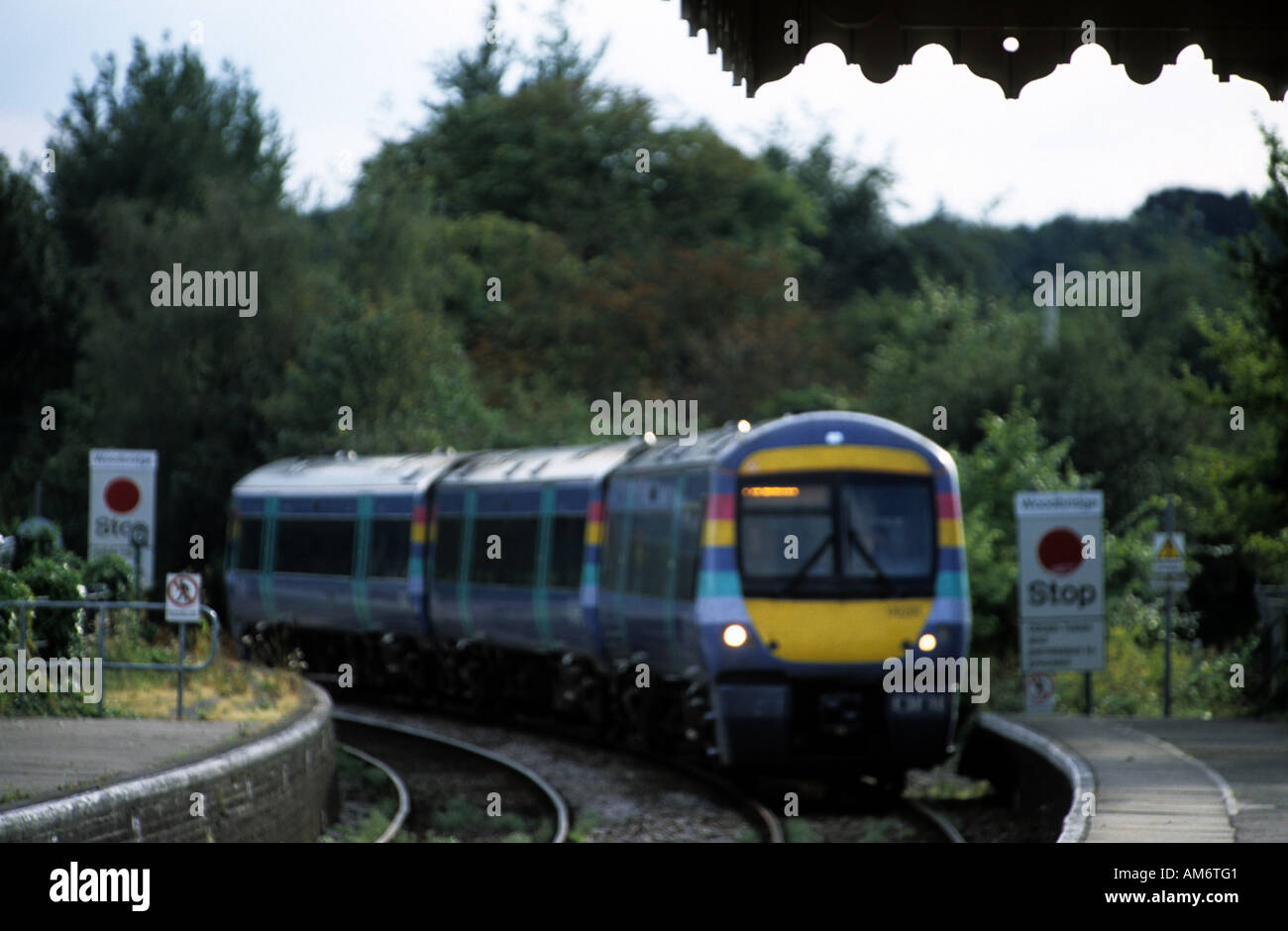 Locale di passeggeri il servizio ferroviario da Londra a Lowestoft a Woodbridge stazione, sulla East Suffolk in linea. Regno Unito. Foto Stock