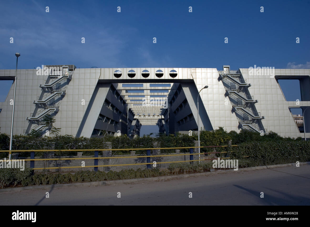 Il Cyber edificio Gateway in Hyderabad's Cyberabad, India. Questo edificio è stato dedicato alla nascente esso industria del software. Foto Stock
