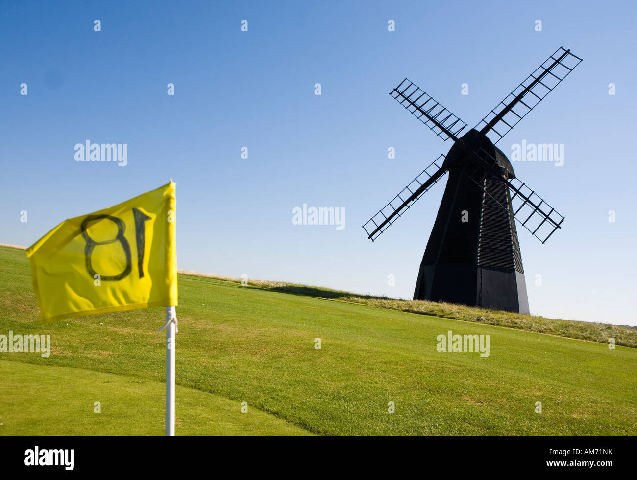 Mulino a vento su un piccolo campo da golf in Brighton, East Sussex, Inghilterra, Gran Bretagna Foto Stock