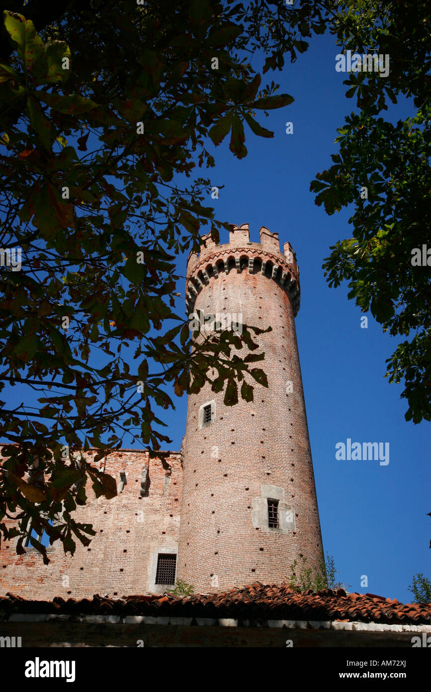 La torre del castello di Ivrea. Piemonte, Italia Foto Stock