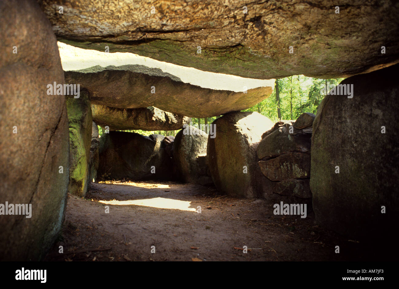 Paesi Bassi Drente monumento storico portale architettura tombe Dolmen Hunebed Papeloze Kerk Schoonoord Foto Stock