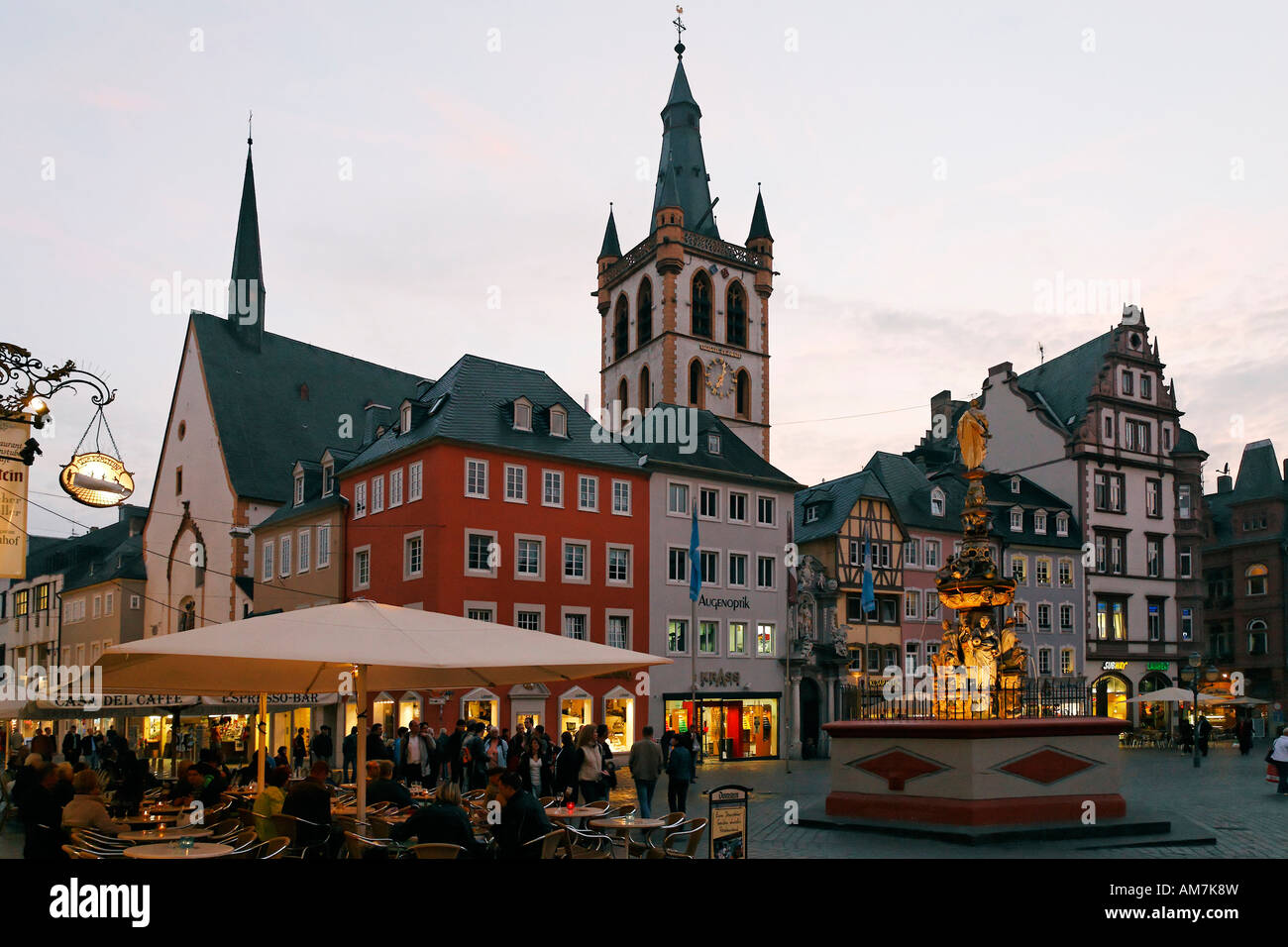 Piazza del Mercato con San Gangolf chiesa, Trier, Renania-Palatinato, Germania Foto Stock