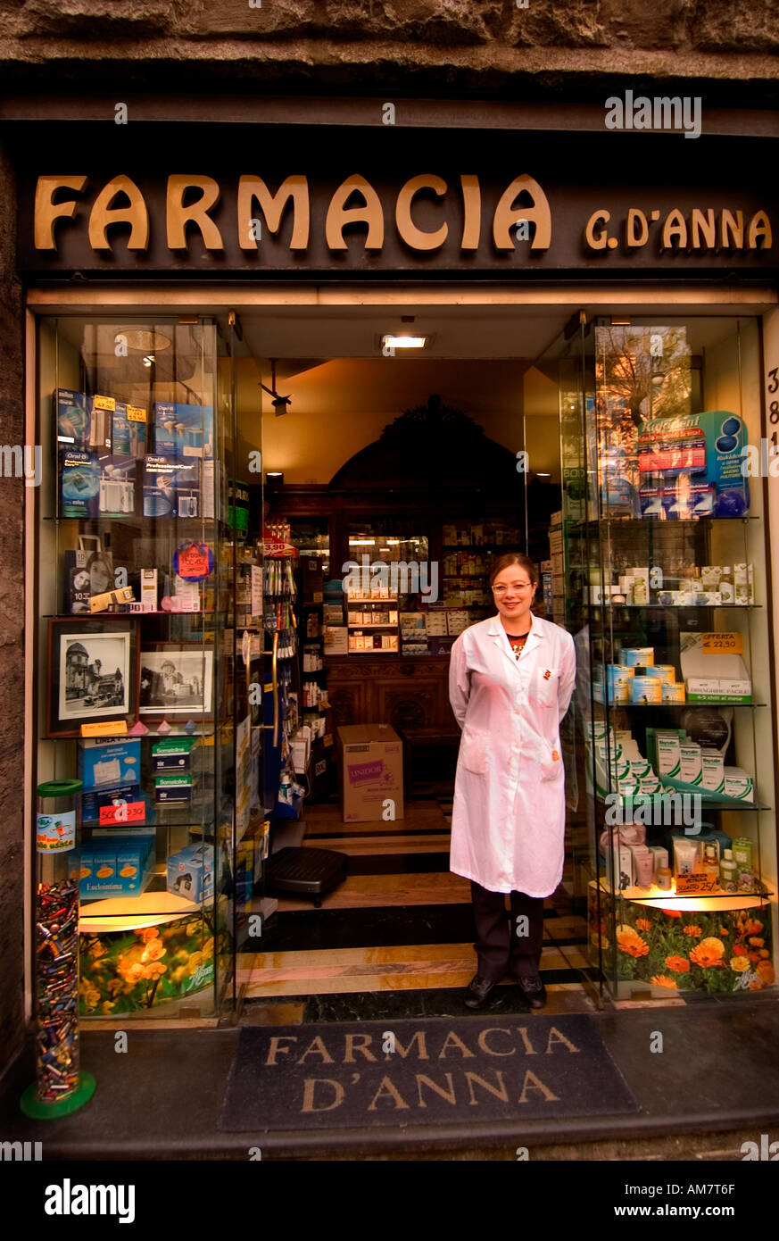 Spaccanapoli Napoli Italia il farmacista farmacia speziale Foto Stock