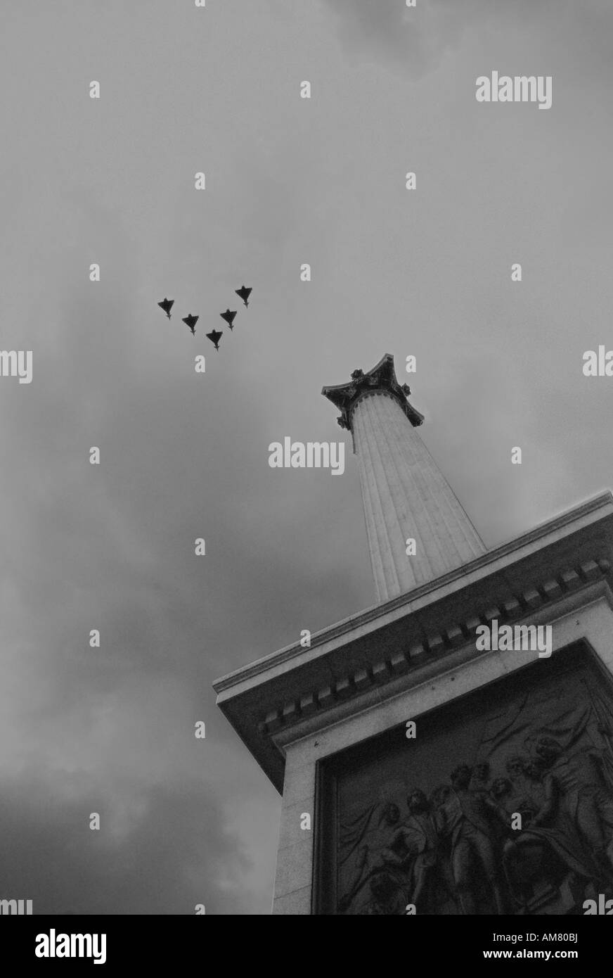 Trafalgar square nelsons column il Golden Jubilee aeromobili a seris di 3 Foto Stock