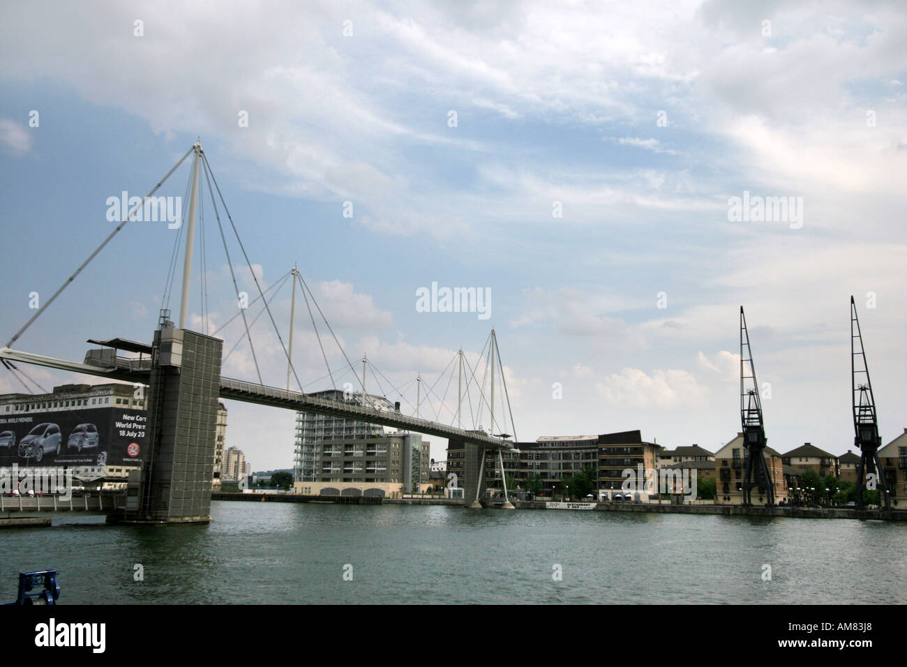 Royal Albert Dock o il Royal Victoria Dock passerella in London REGNO UNITO Foto Stock