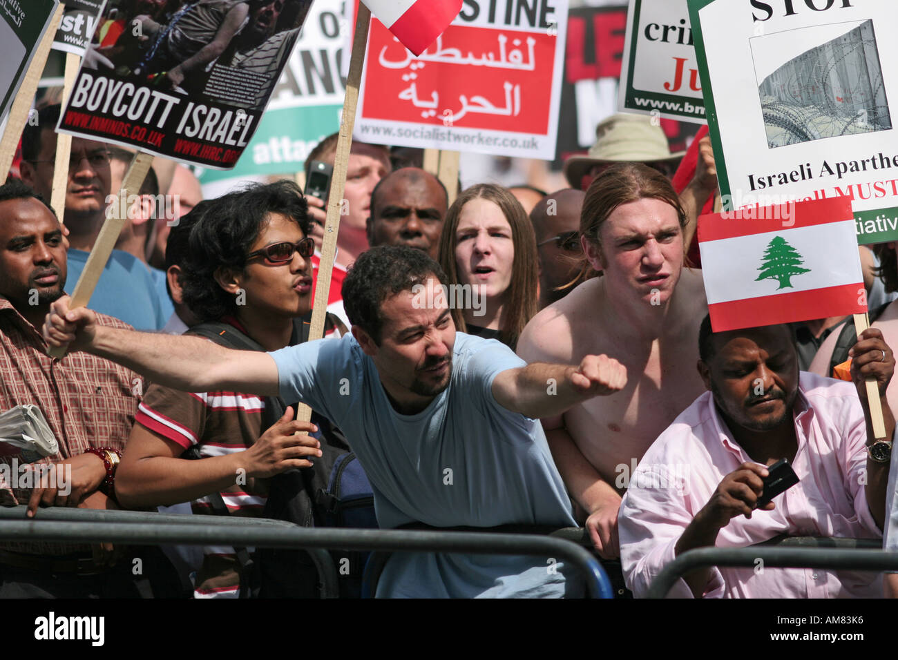 I manifestanti a pro Libano anti guerra dimostrazione in London REGNO UNITO Foto Stock