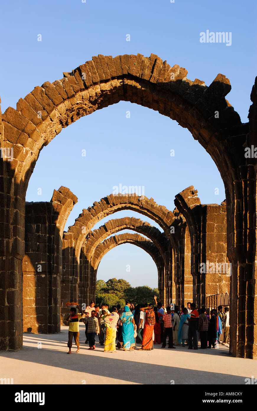 India, Karnataka, Bijapur, Bara Kaman, incompiuto Ali Roza mausoleo Foto Stock