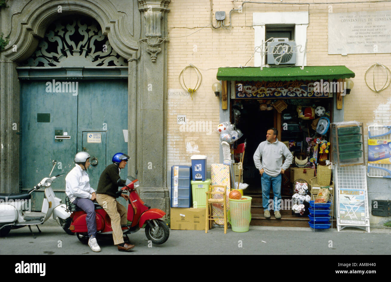 Italia Isola di Procida Campania village street scene Foto Stock