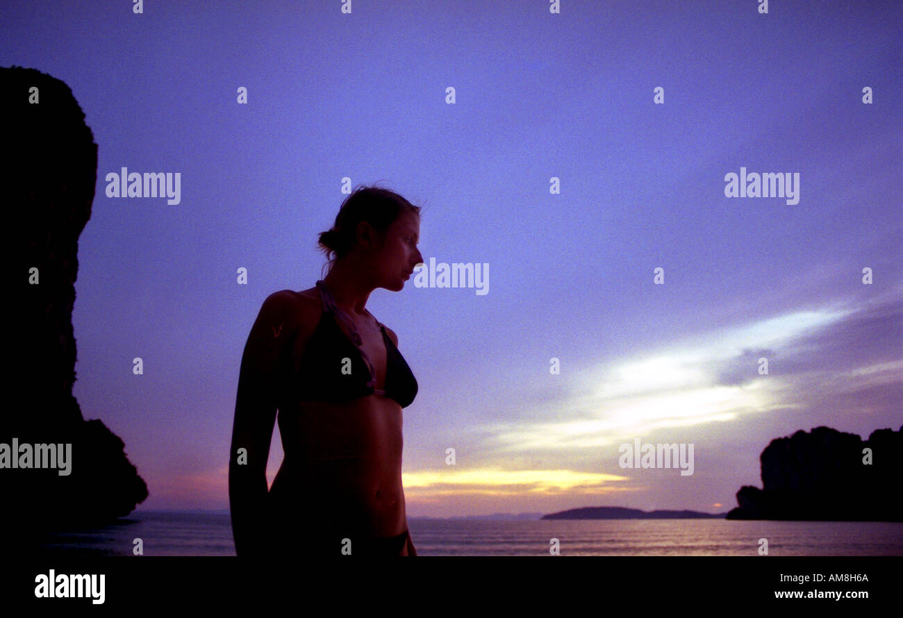 Tramonto a Railay Bay, Krabi, Thailandia Foto Stock