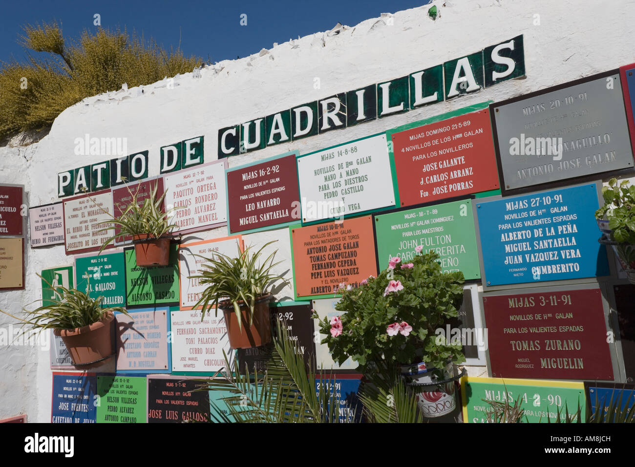 Mijas Provincia di Malaga Costa del Sol Spagna Patio de Cuadrillas a Bullring. Targa commemorativa per toreri Foto Stock