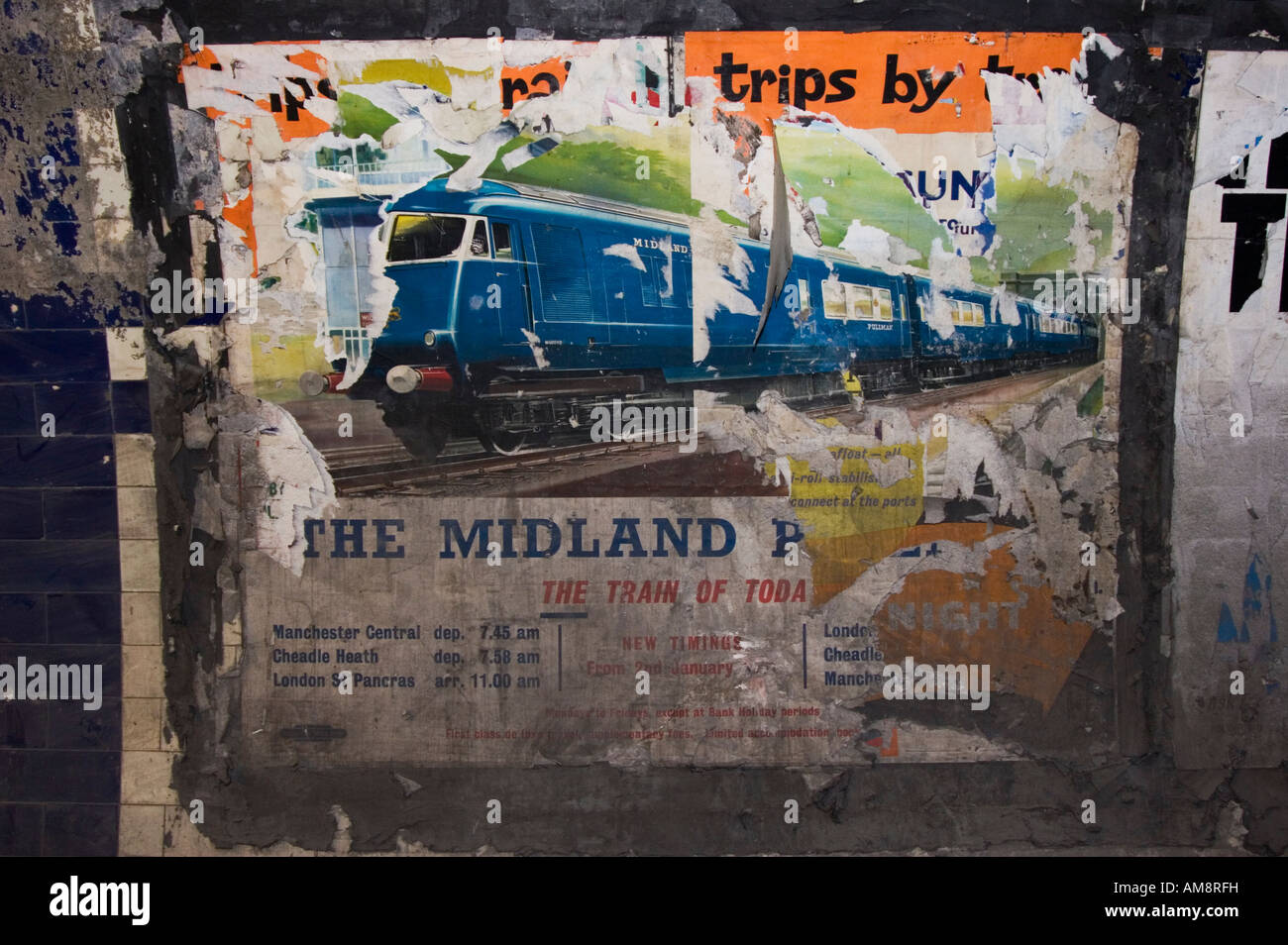 Midland 'Blu' Pullman Poster risalente alla fine degli anni sessanta - metropolitana di Euston Station gallerie in disuso Foto Stock