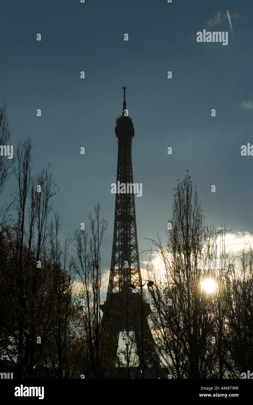 La torre Eiffel dalla Senna Parigi Francia Foto Stock