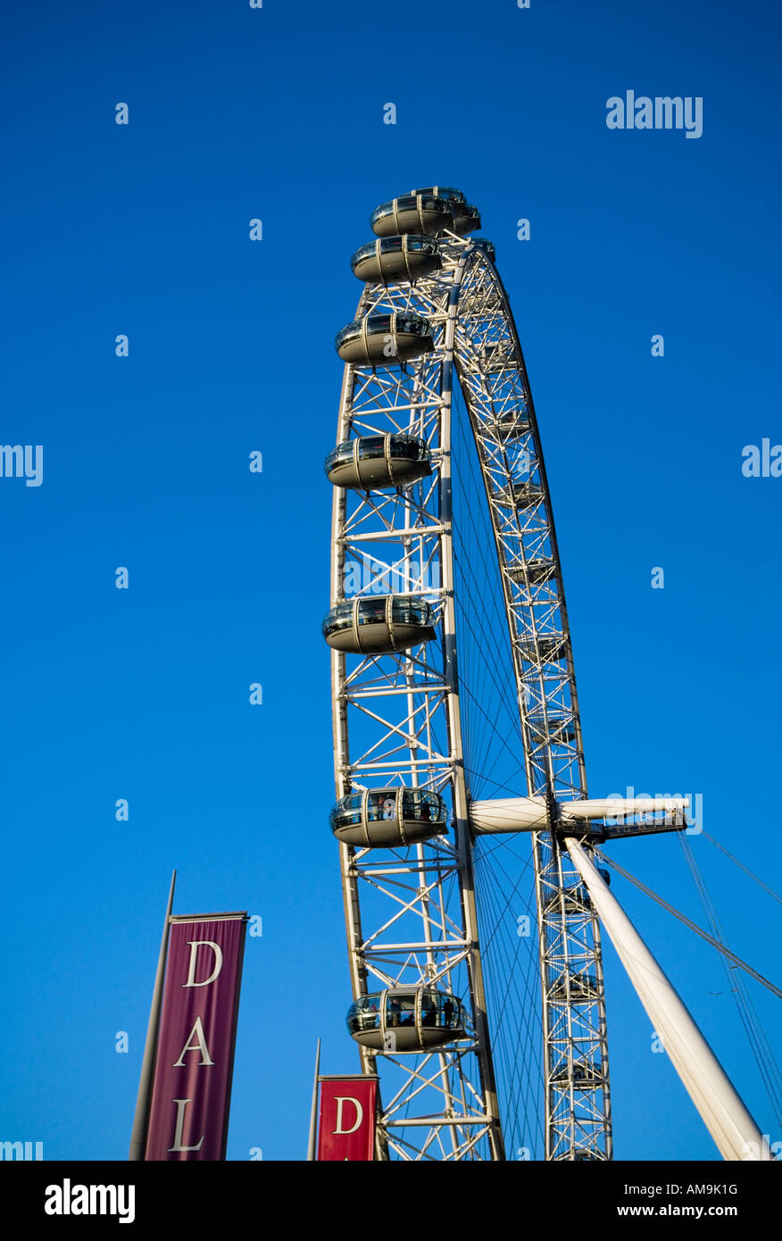 Il London Eye si trova sulla South Bank di Londra Foto Stock