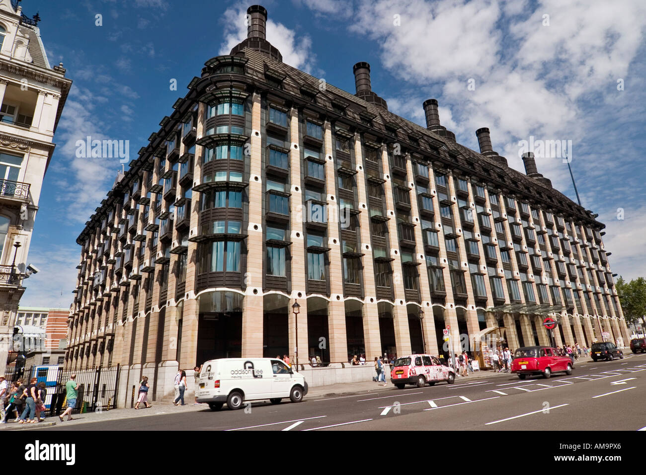 Portculus casa di fronte al palazzo del parlamento di Londra Foto Stock