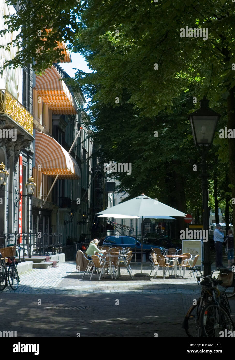 Cafe tradizionale su Lange Voorhout, Den Haag, Paesi Bassi Foto Stock