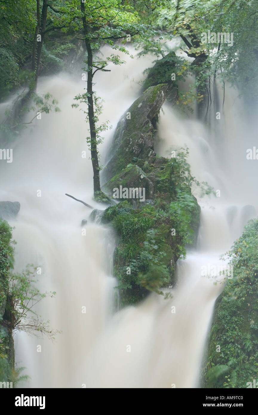 Magazzino Ghyll Ambleside in piena alluvione Lake District Foto Stock