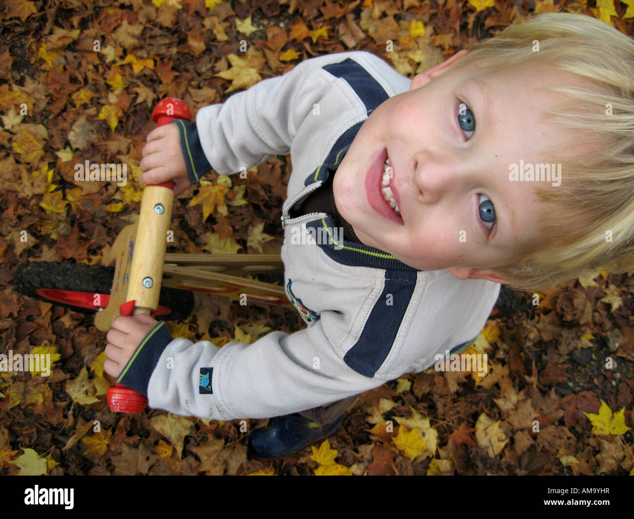 Ragazzo sulla bici Foto Stock