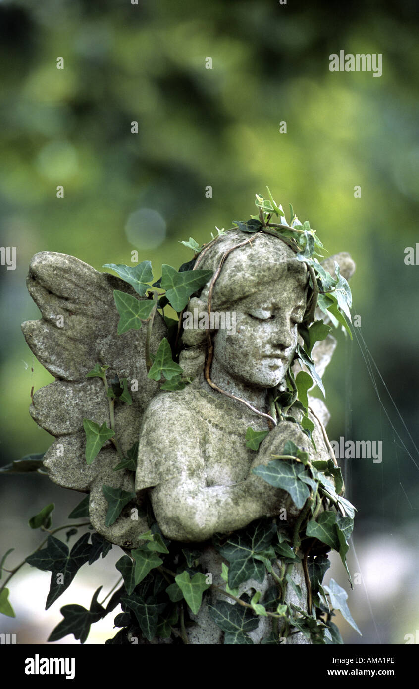 Angelo lapidi in London Road cimitero, Coventry, West Midlands, England, Regno Unito Foto Stock