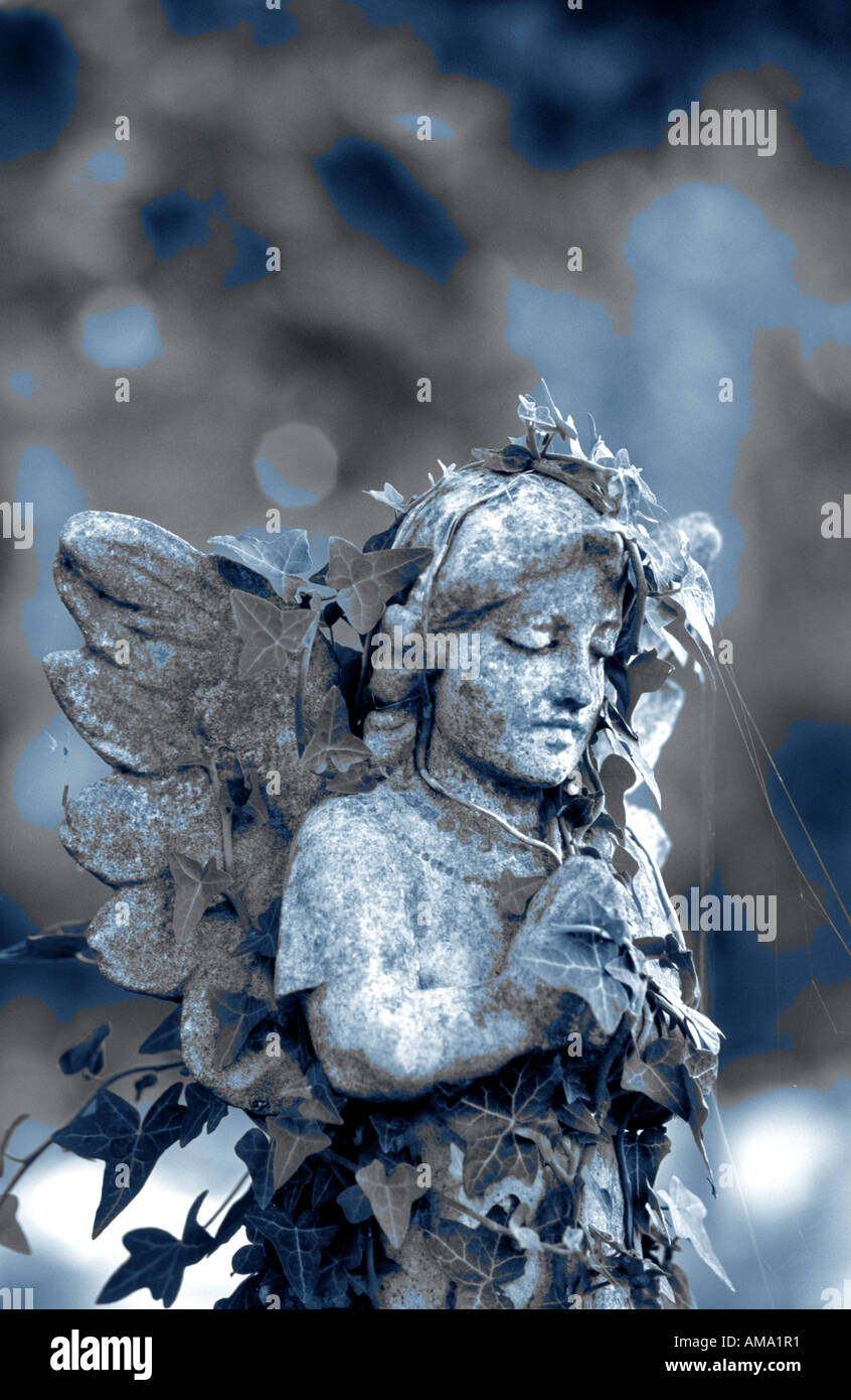 Angelo lapidi in London Road cimitero, Coventry, West Midlands, England, Regno Unito Foto Stock