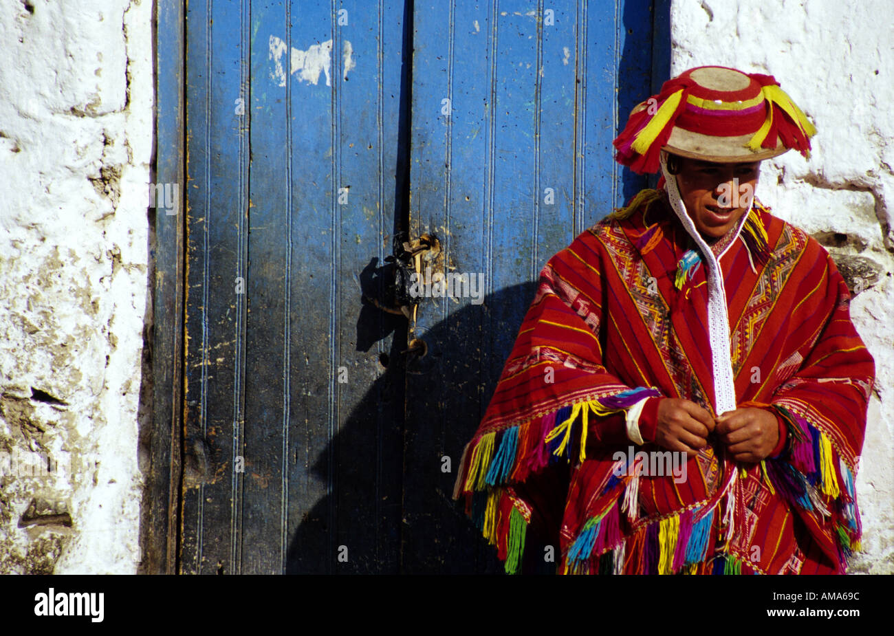 Uomo indigeni in abbigliamento tradizionale Perù Foto Stock