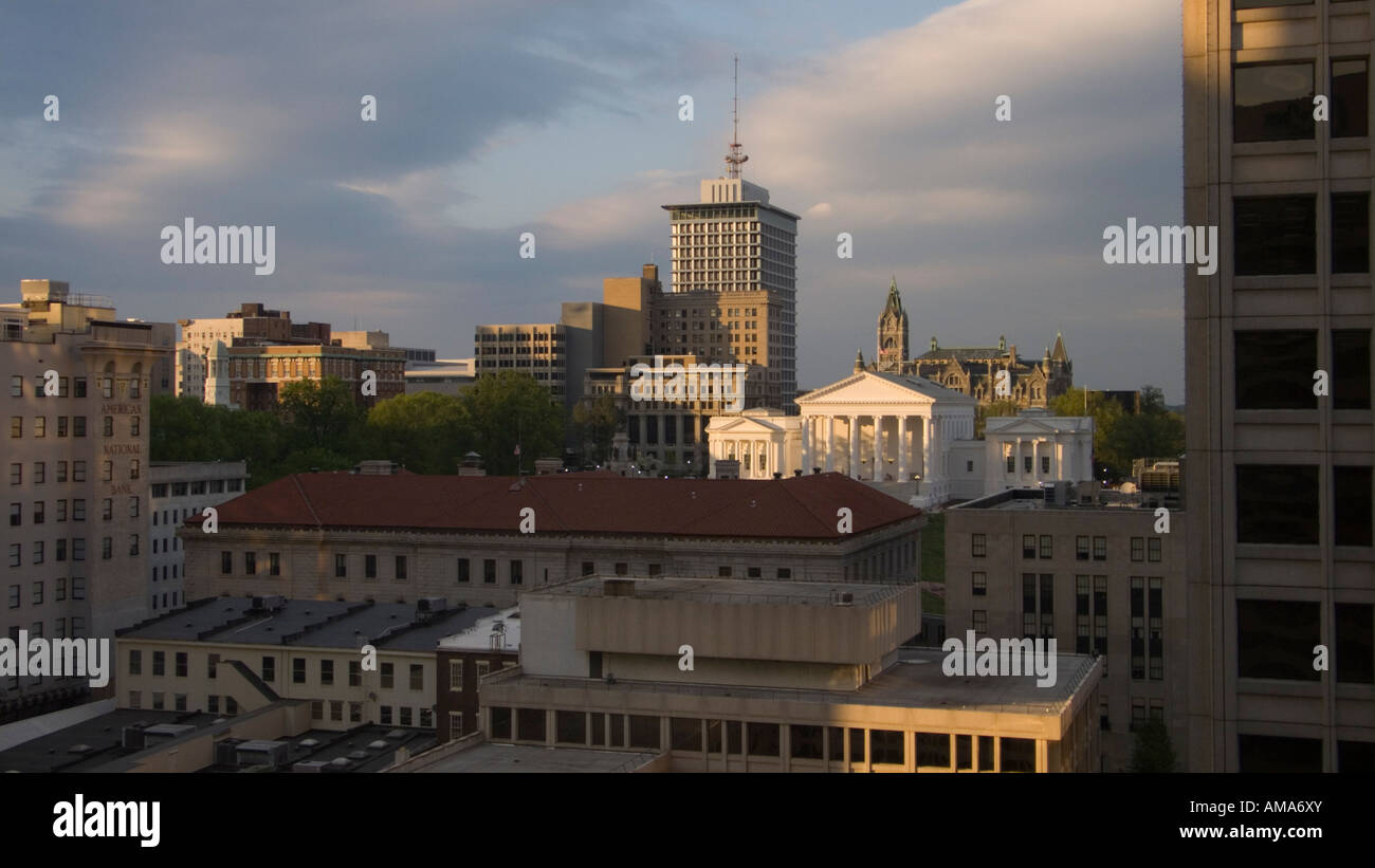 Virginia State Capitol e il centro di Richmond, Virginia. Foto Stock