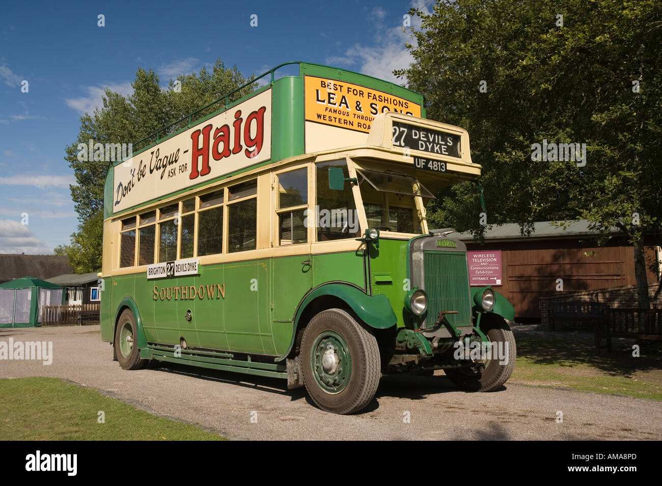 West Sussex Amberley Working Museum a sommità aperta autobus per dare visitatore ride intorno al sito del museo Foto Stock
