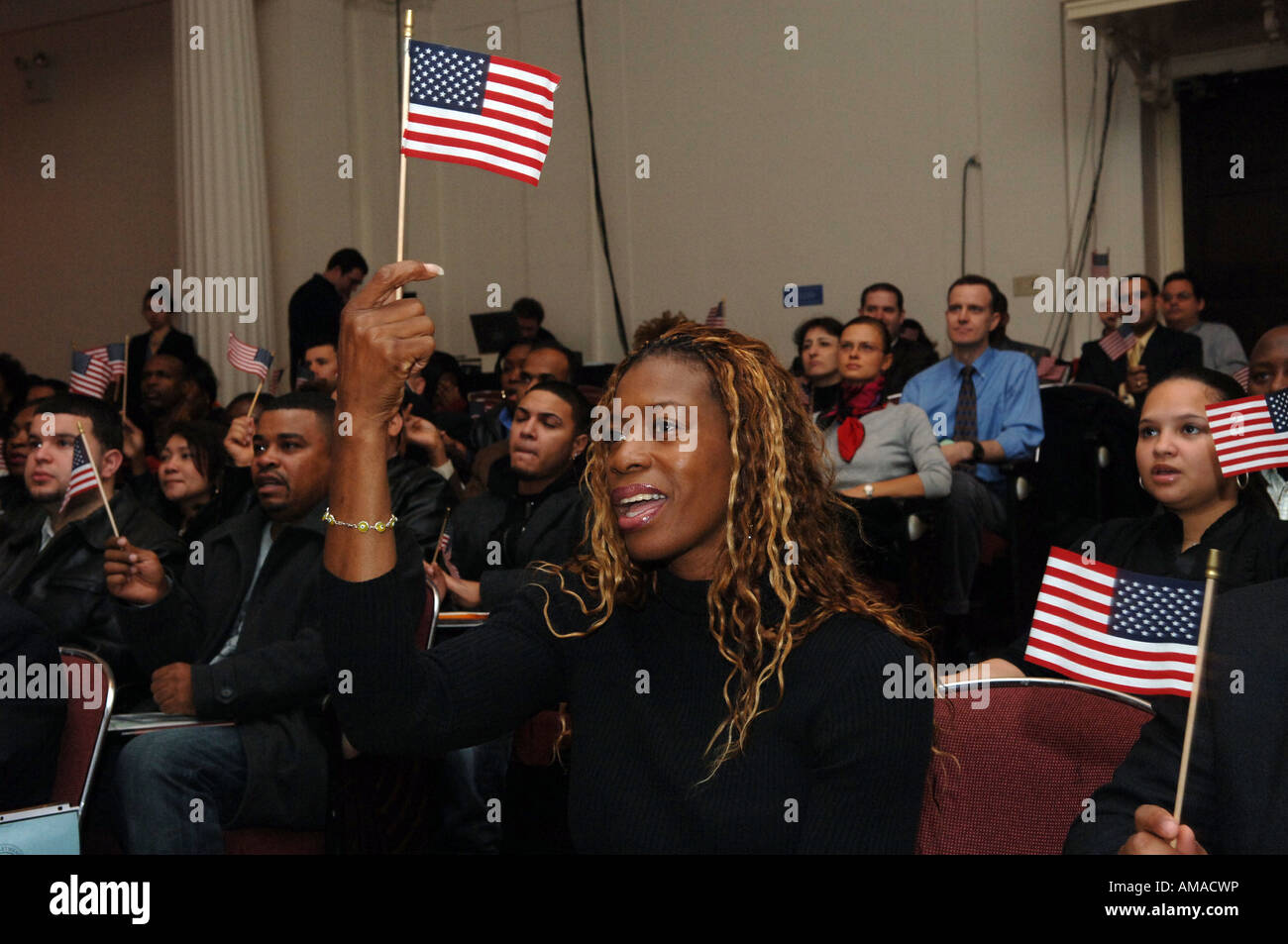 101 nuovi Americani sono giurato in quanto cittadini ad una cerimonia di naturalizzazione presso la New York Historical Society Foto Stock