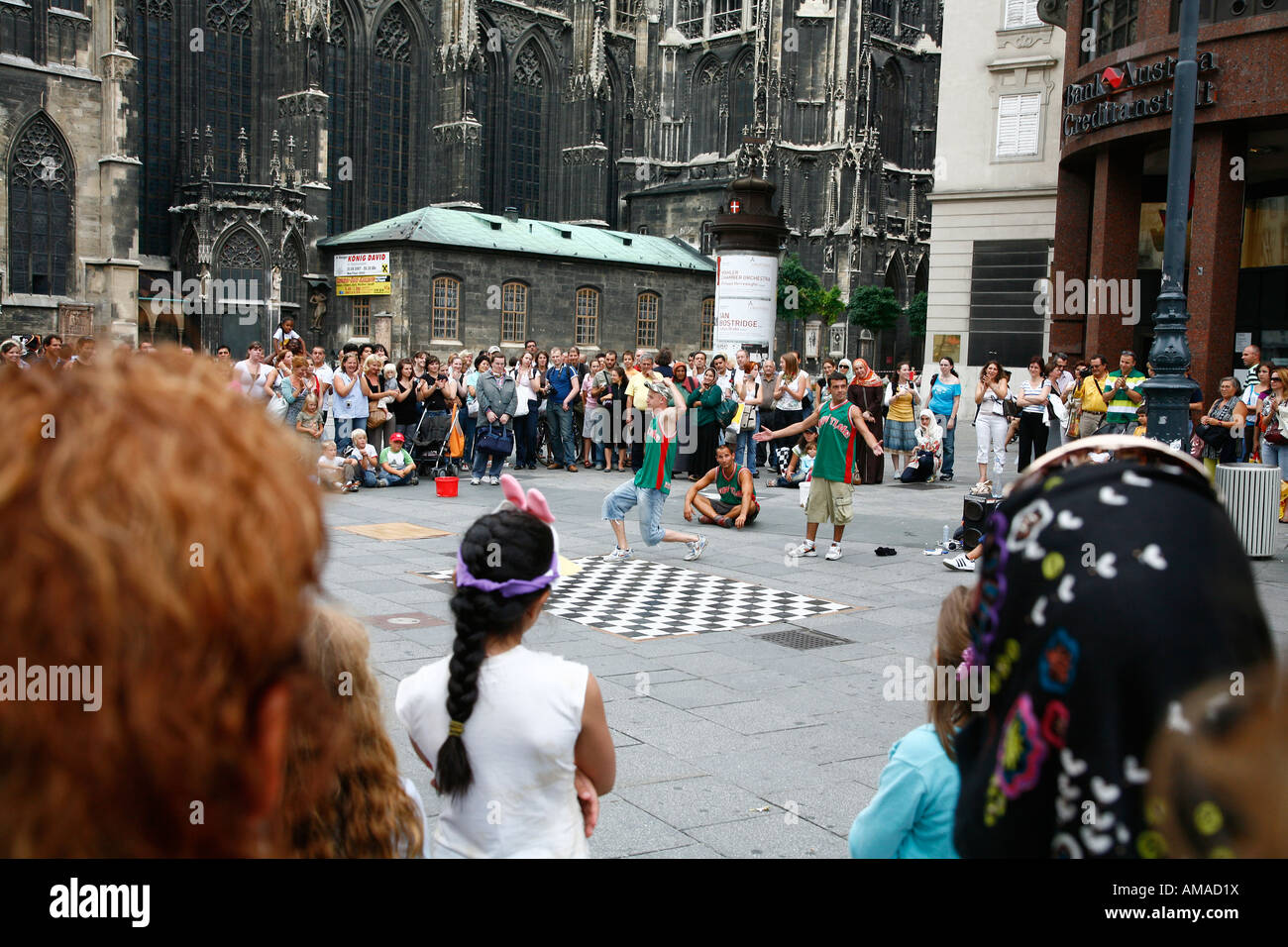 Agosto 2008 - street performance a Stephansdom Vienna Austria Foto Stock