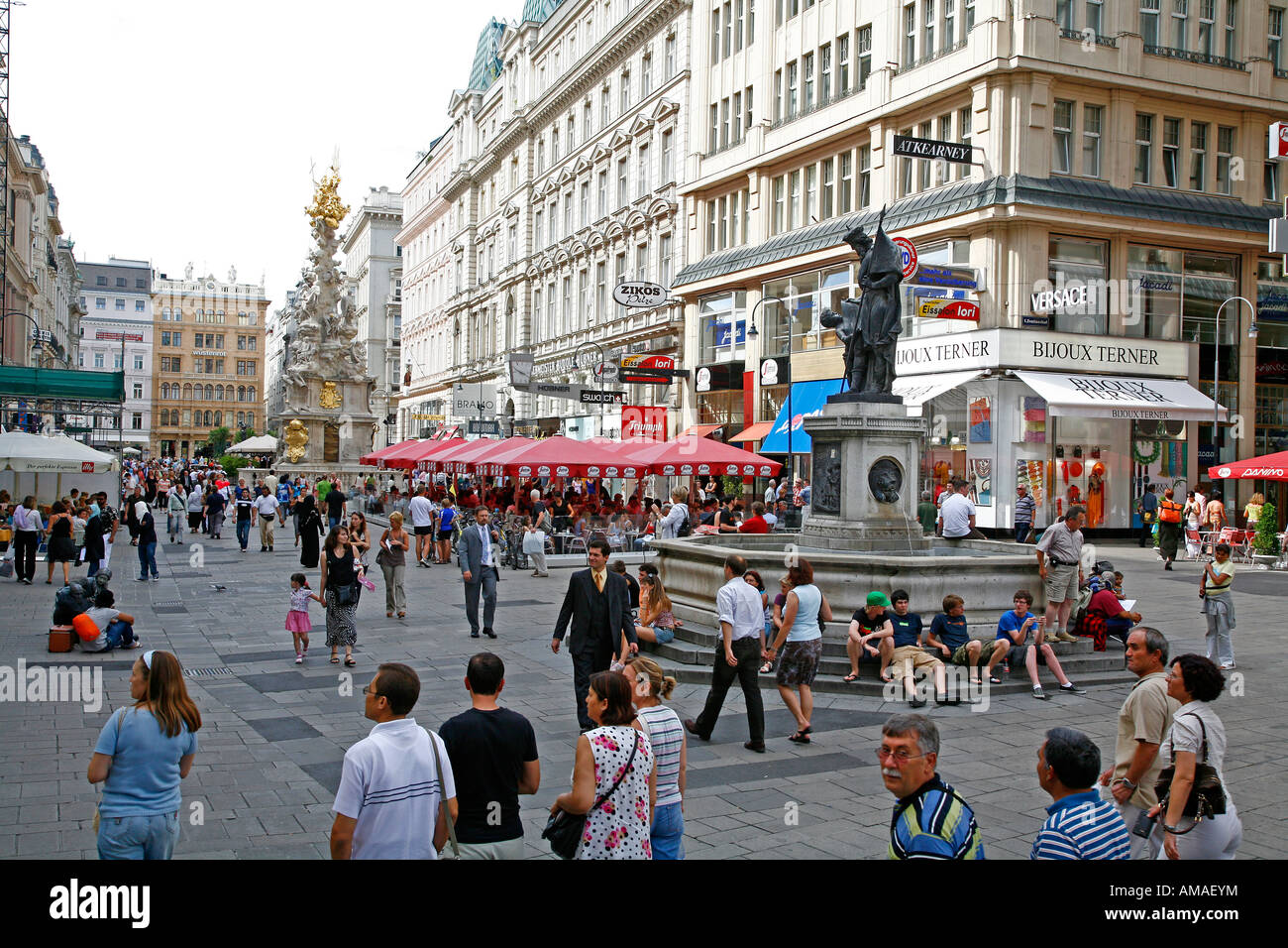Agosto 2008 - Persone al Graben strada pedonale a Vienna Austria Foto Stock