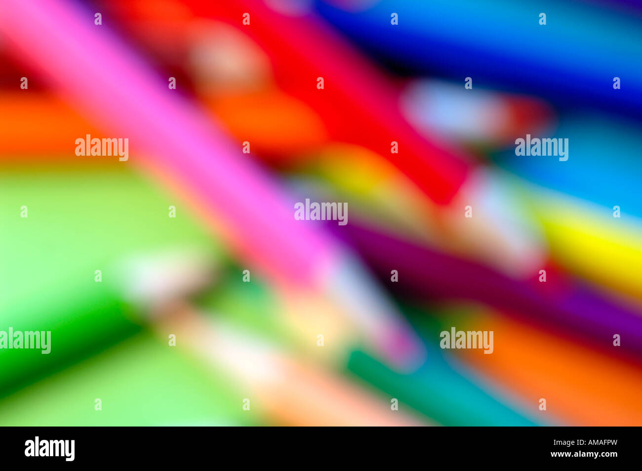 Brillantemente matite colorate shot con un astratto concetto di movimento Foto Stock