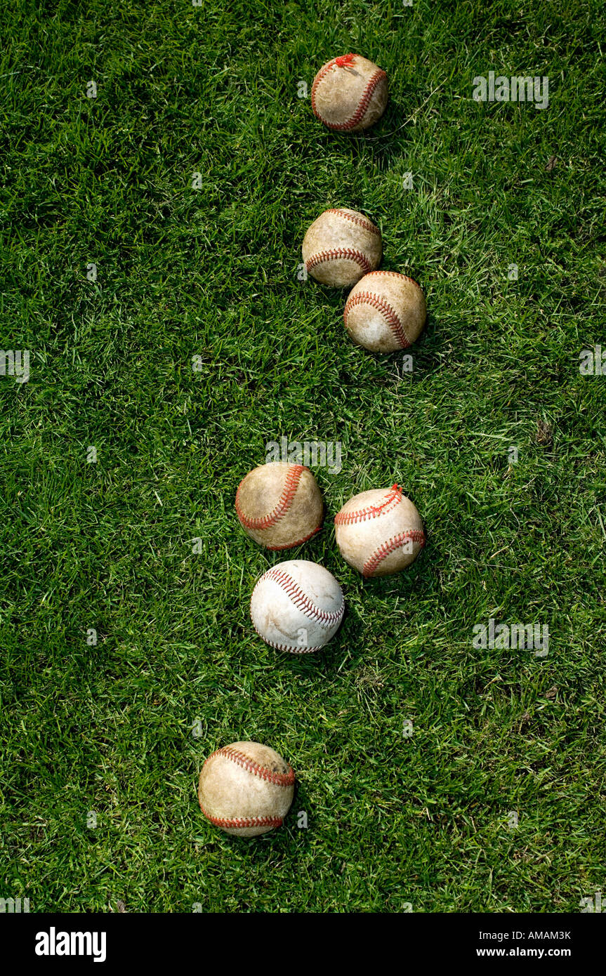 Baseballs sull'erba Foto Stock