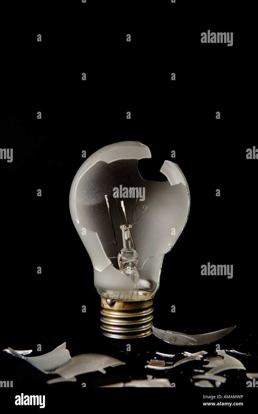 Una lampadina rotta Foto stock - Alamy