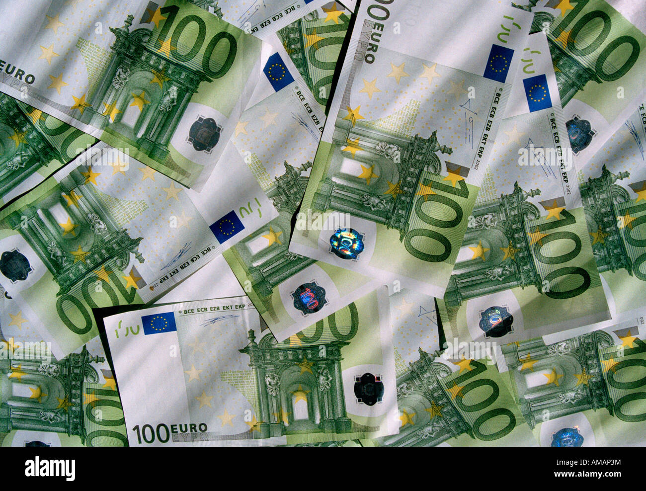 Un centinaio di banconote in euro Foto Stock