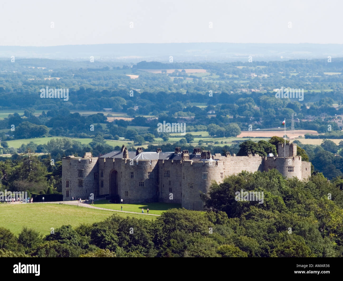 CHIRK CASTLE e la campagna circostante dalla vicina collina su suolo pubblico al di fuori della proprietà del National Trust. Chirk Wrexham Wales UK Gran Bretagna Foto Stock