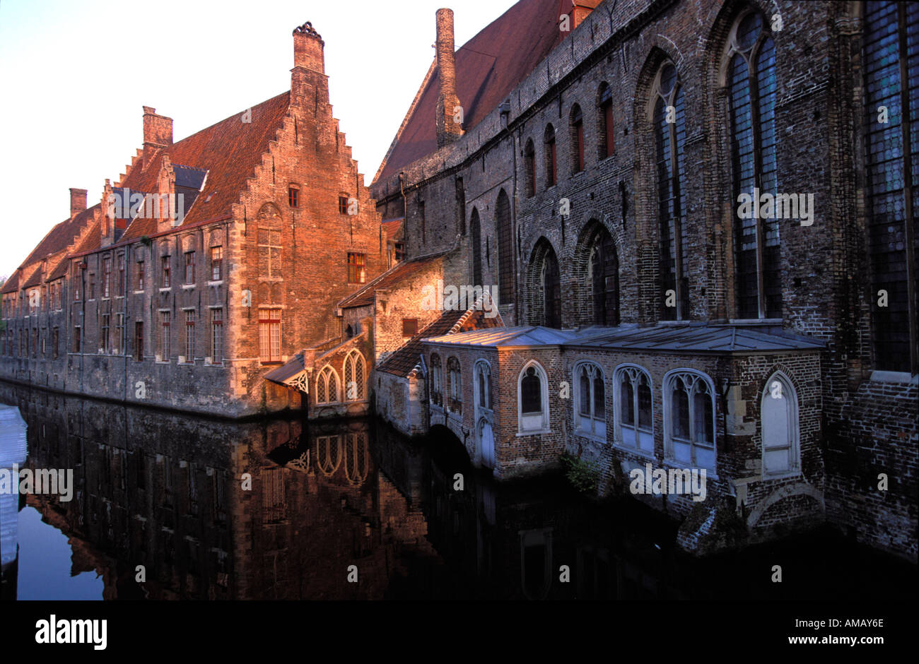 Brugge edifici storici della vecchia San Jan Foto Stock