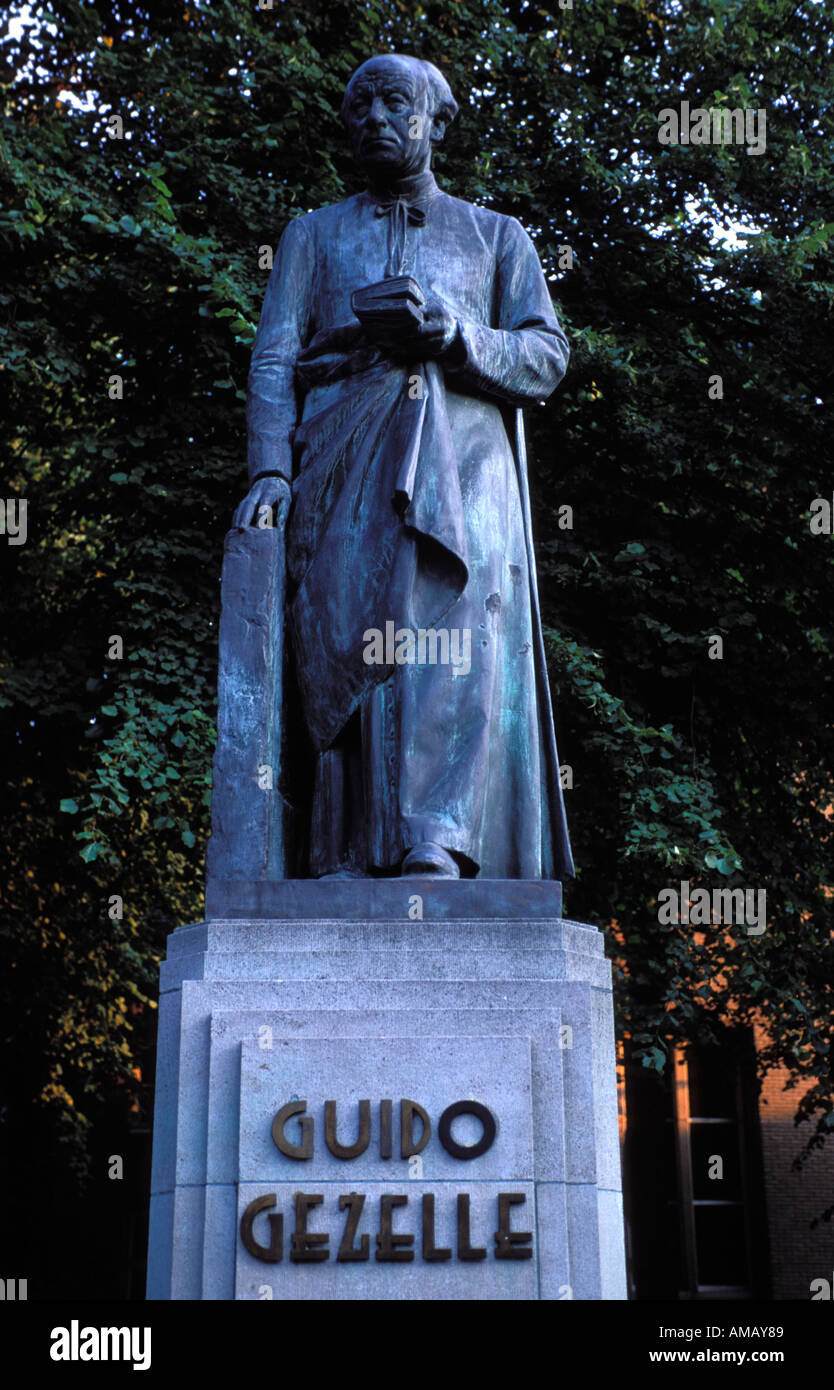 Brugge statua di Guido Gezelle Foto Stock