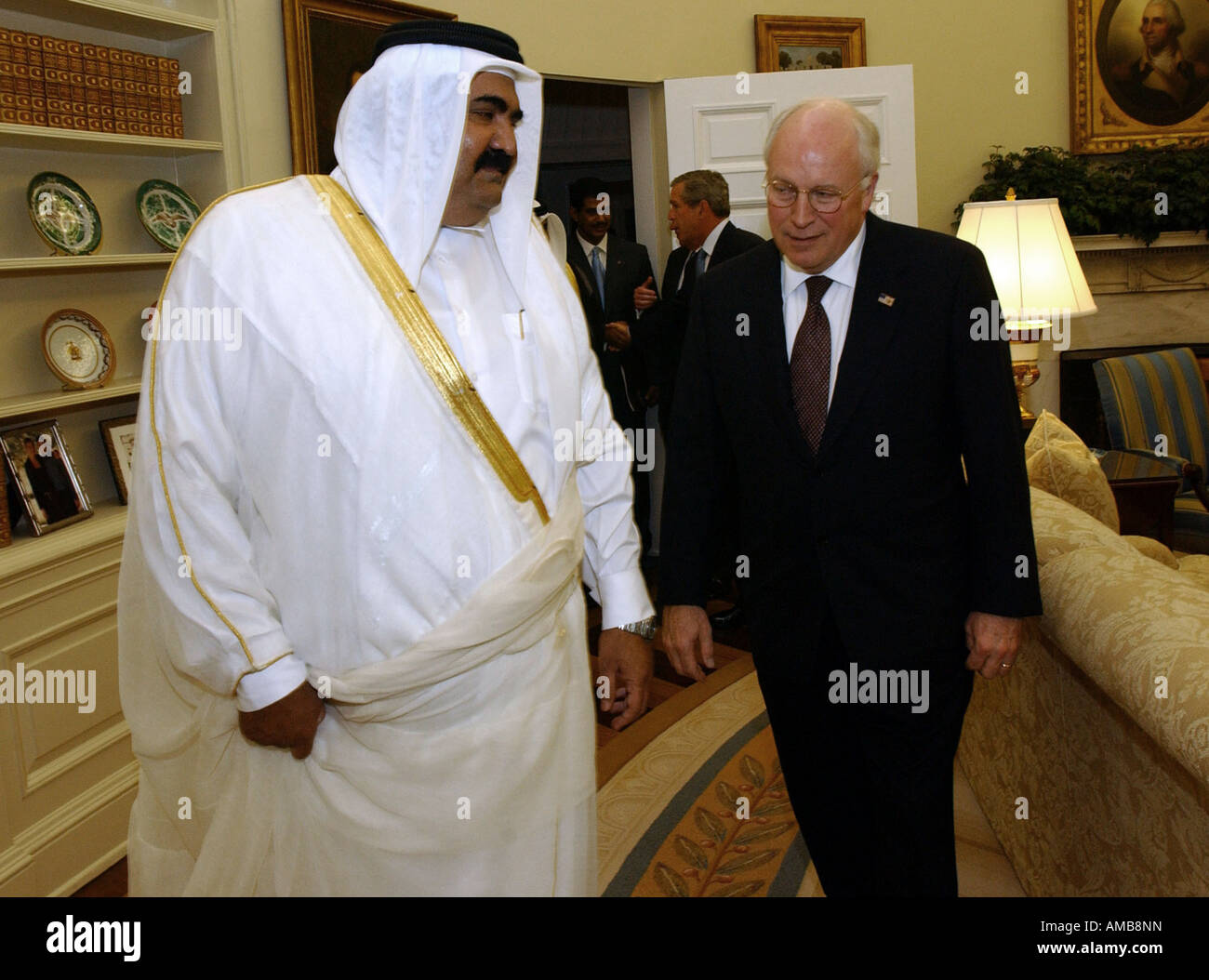 Sheikh Hamad bin Khalifa al Thani Emiro del Qatar mi soddisfa con Vice Presidente Chaney alla Casa Bianca a Washington il Giovedì Foto Stock