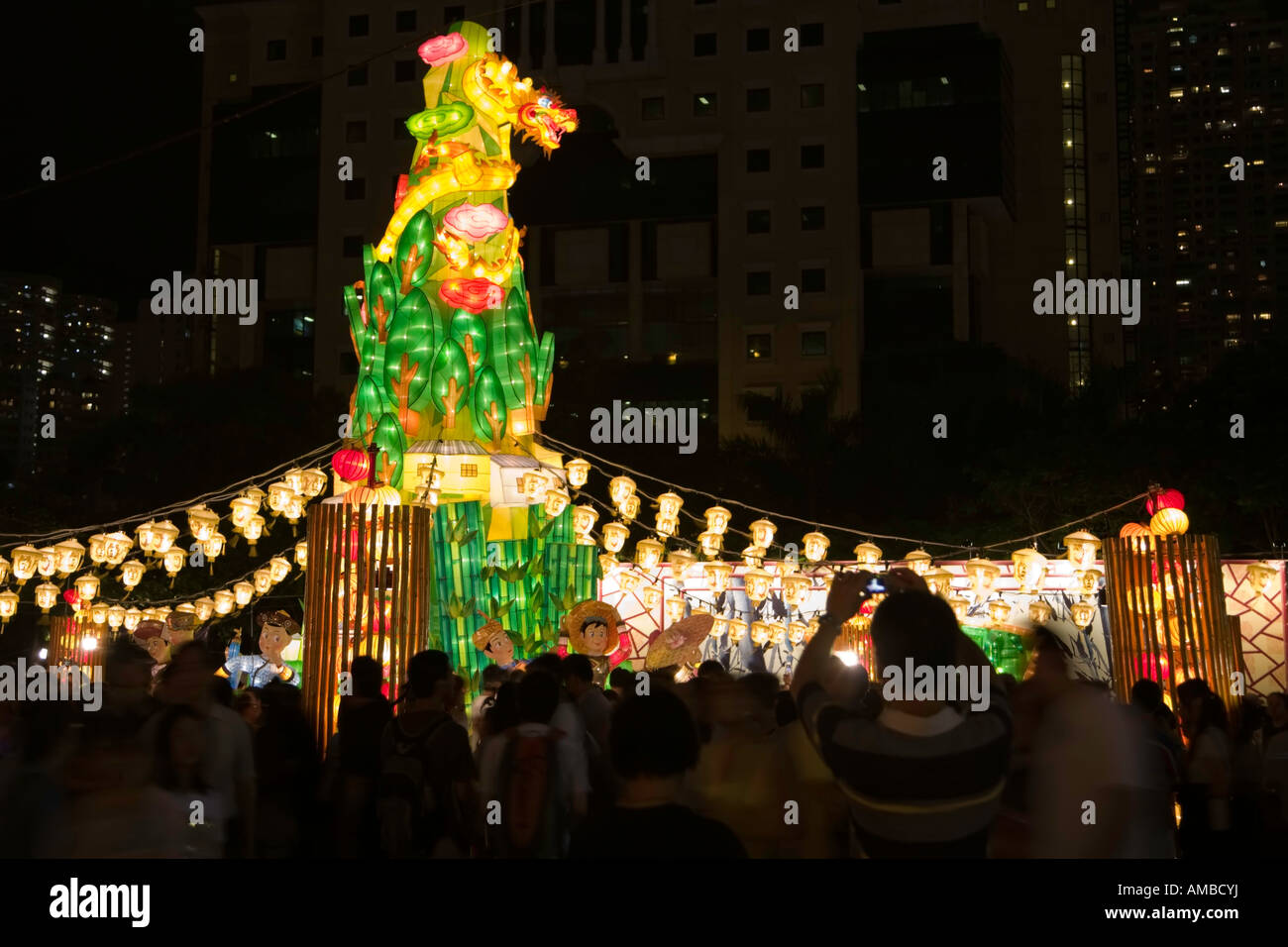 Un gigantesco drago lanterna nel Victoria Park Causeway Bay Hong Kong Foto Stock