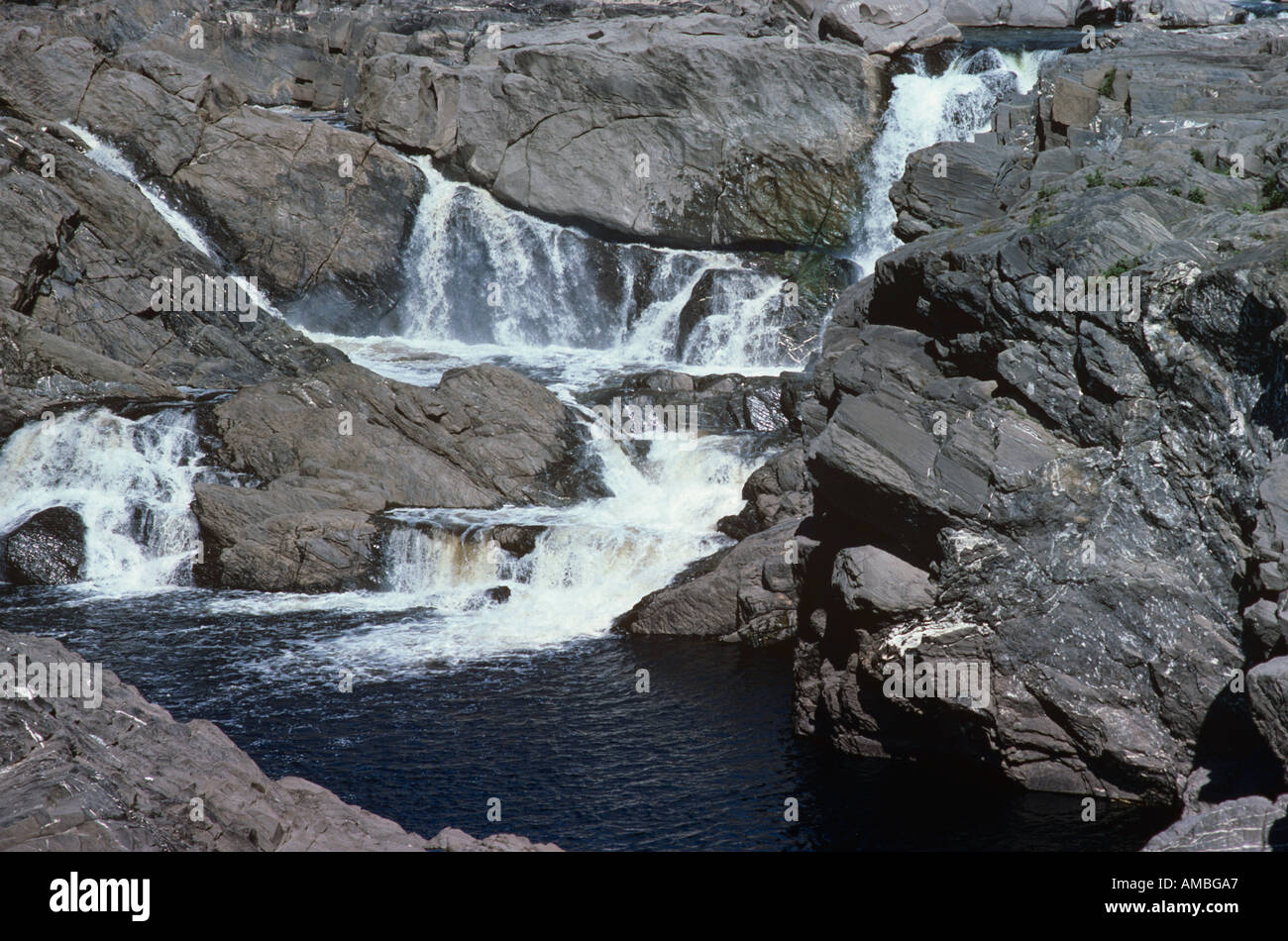 A luna piena lo spirito di un indiano maiden MALABEAM può essere visto nella foschia sopra le cascate Grand Falls New Brunswick Foto Stock