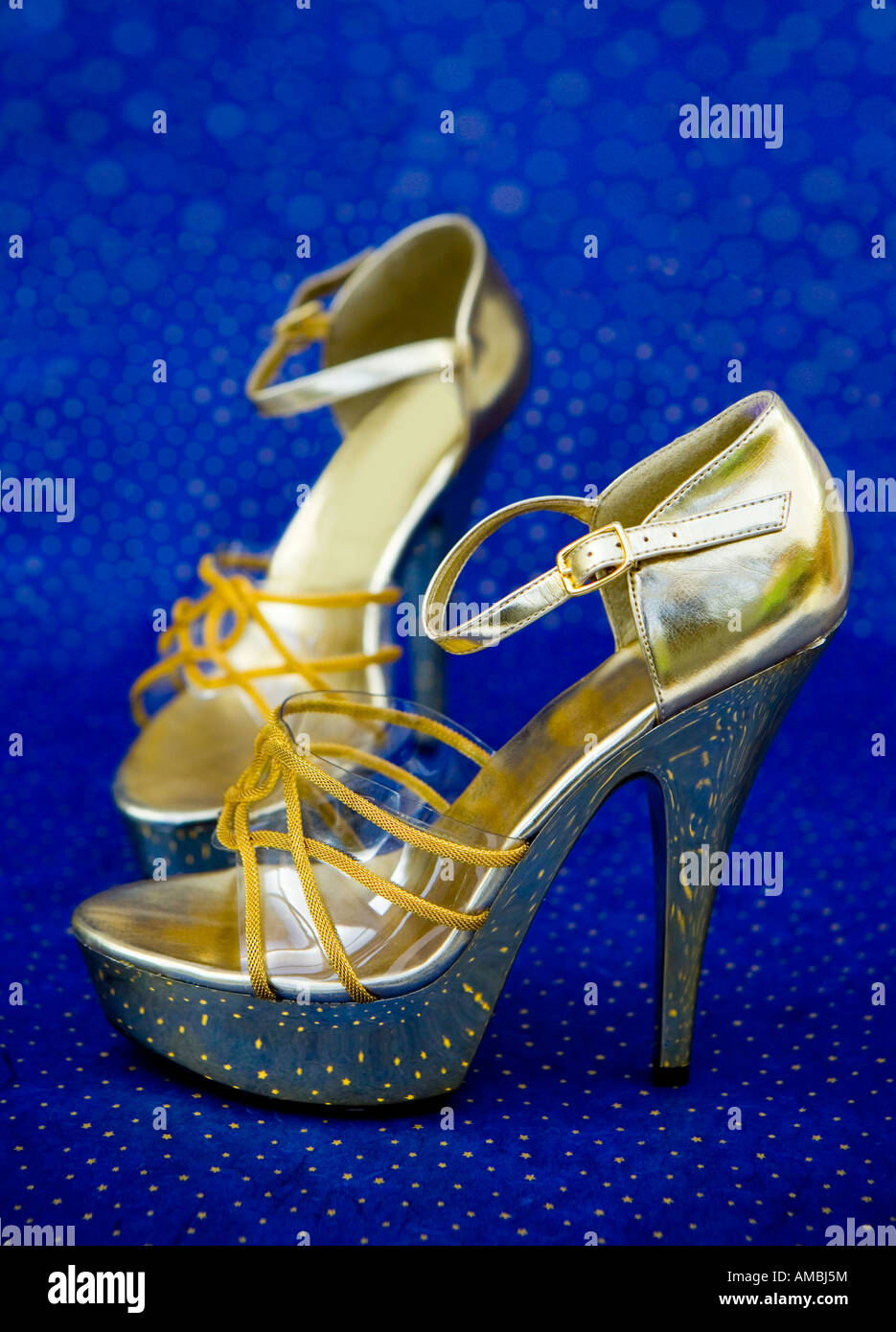 Oro retrò tacchi alti scarpe piattaforma Foto Stock