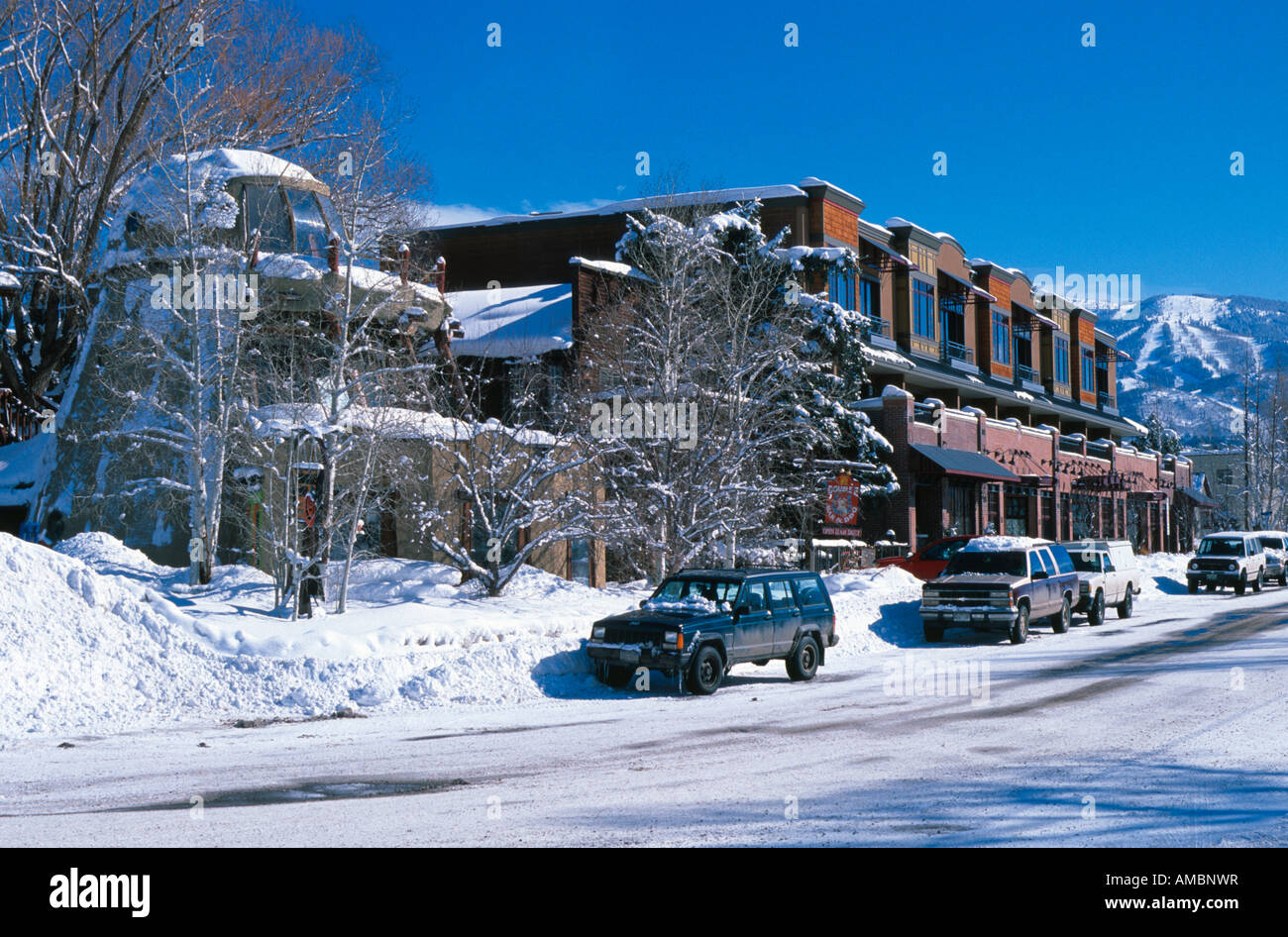 Nuovo townhomes e montagna sciistica nel centro cittadino di Steamboat Springs Colorado USA Foto Stock