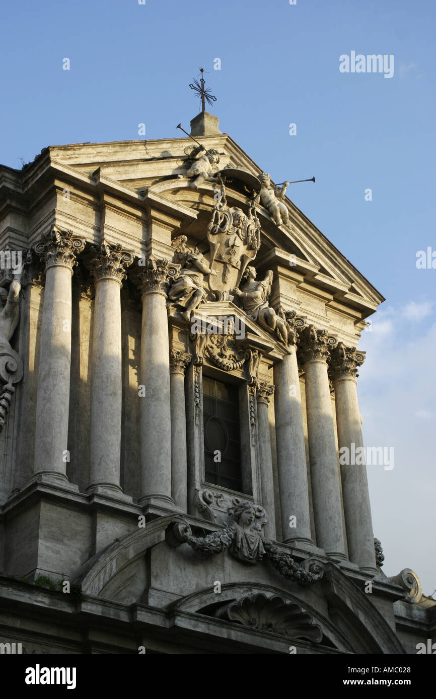 Costruzione classica facciata Roma Italia Foto Stock