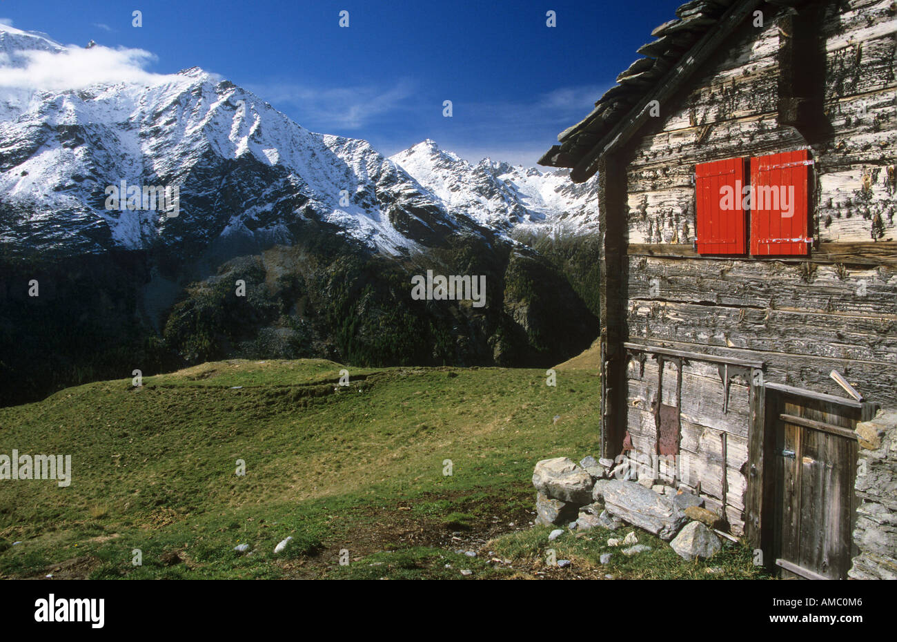 Valle di Saas in montagna delle Alpi Foto Stock