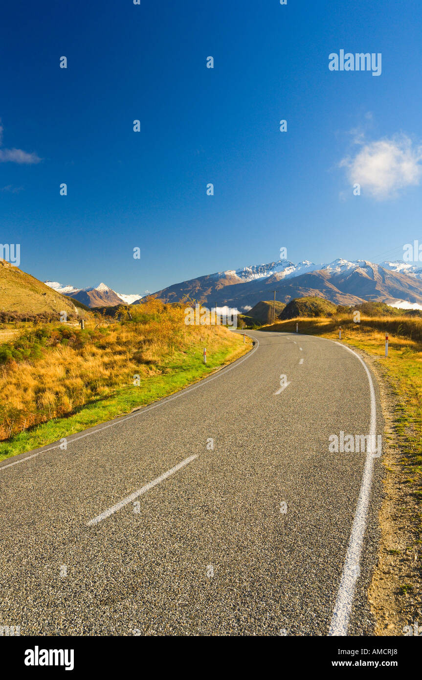 Strada di Montagna, Wanaka, Otago, Isola del Sud, Nuova Zelanda Foto Stock
