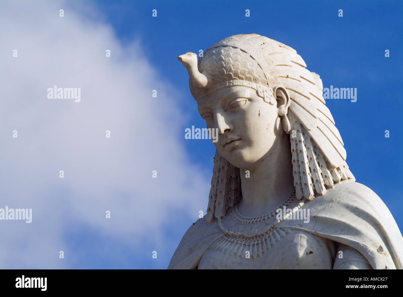 Testa di Cleopatra dalla statua raffigurante l'Africa sull'Albert Memorial  Kensington Londra Inghilterra REGNO UNITO Foto stock - Alamy